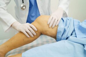 膝の痛み｜ひざの水抜き後に注意したいこと？