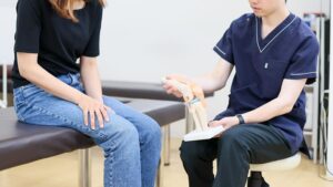 変形性膝関節症の治療法のすべて｜保存療法から手術・再生医療まで